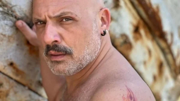 Συνεχίζει ακάθεκτος την μοντελική ζωή - Η νέα ανάρτηση του Μουτσινά που έβαλε "φωτιά" στο Instagram