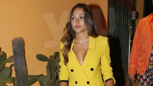 Όπως δεν την έχουμε ξαναδεί - Η Ναυσικά Παναγιωτακοπούλου με ανοιχτό μπουρνούζι και πετσέτα στα μαλλιά