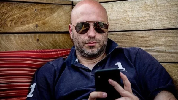 Σε σχέση με γνωστή και κούκλα Ελληνίδα ηθοποιό ο πρώην σύντροφος της Σκορδά, Νίκος Ηλιόπουλος