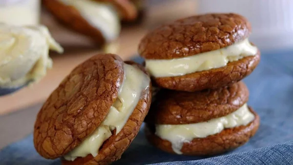 Τα παιδιά σας θα ξετρελαθούν - Παγωτό σάντουιτς με 3 υλικά από την Αργυρώ Μπαρμπαρίγου