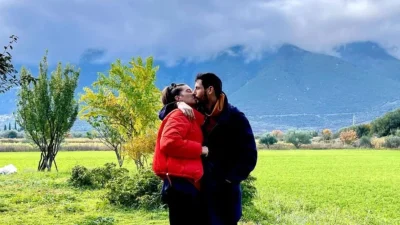 Θανάσης Πατριαρχέας: Με μαύρο μπικίνι μπροστά σε ολόσωμο καθρέφτη - Η σύζυγός του ηθοποιού ποζάρει στον 8ο μήνα της εγκυμοσύνης