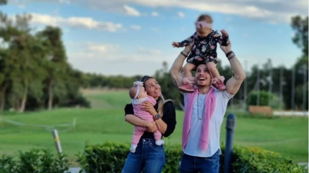 Στιγμές συγκίνησης για τον Λευτέρη Πετρούνια - Οι κόρες του φορούσαν το μετάλλιο στον λαιμό τους