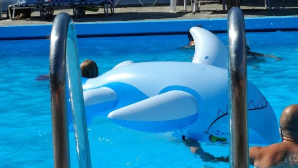 Τραγωδία στη Νάξο: Μητέρα πνίγηκε σε πισίνα μπροστά στα μάτια του παιδιού της