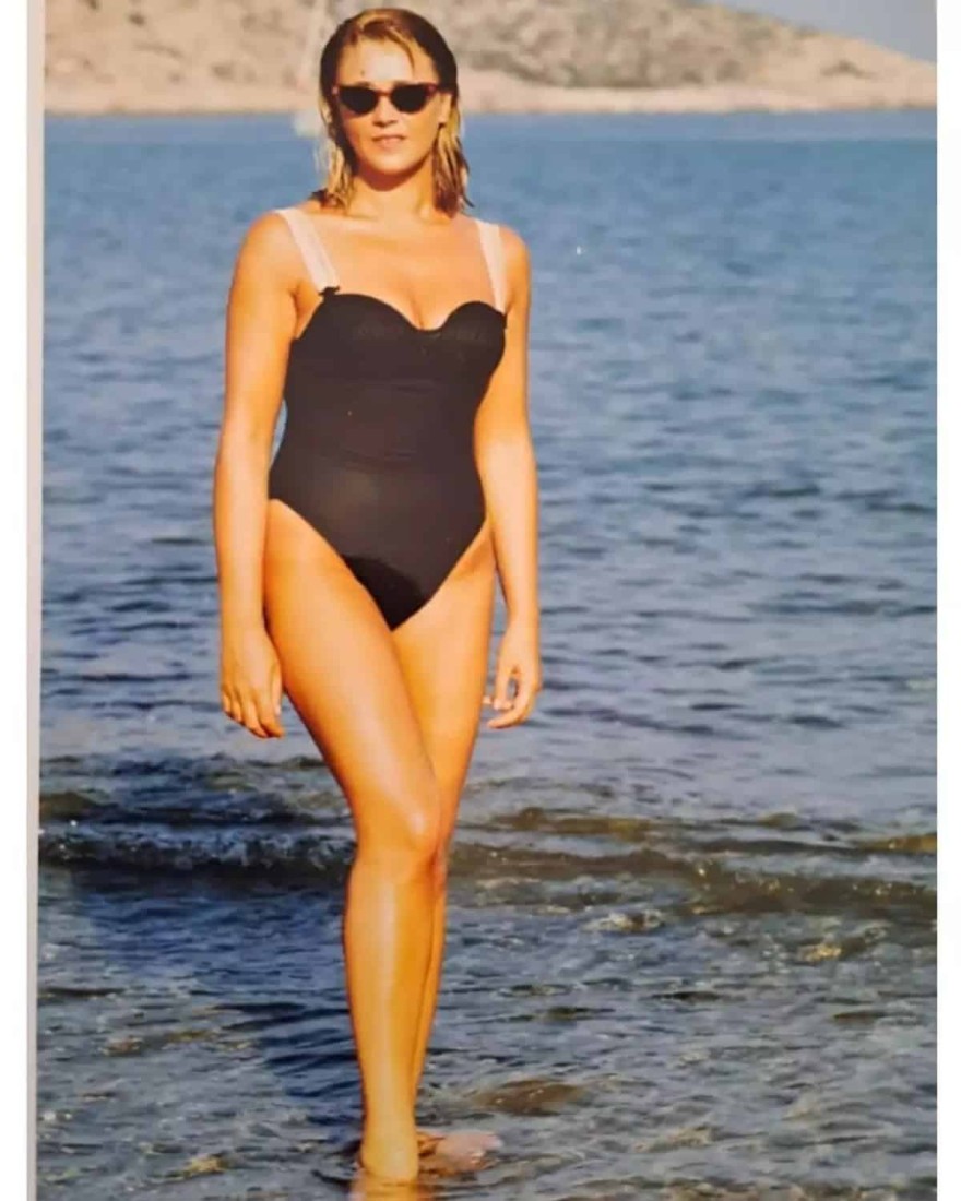 Η Ρούλα Κορομηλά με μαγιό από την εποχή του Πρωινού Καφέ