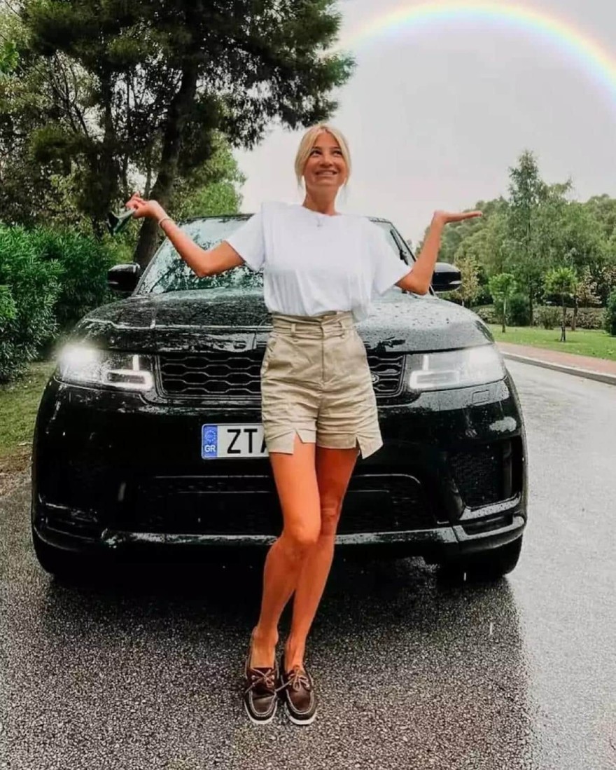 H επιστροφή της Σκορδά στην Αθήνα για την εκπομπή της στον ΣΚΑΙ