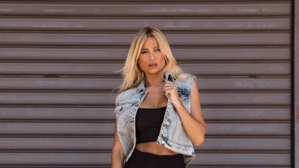 Έκτακτη επιστροφή στην Αθήνα για τη Φαίη Σκορδά - Ο λόγος που άφησε τις διακοπές της