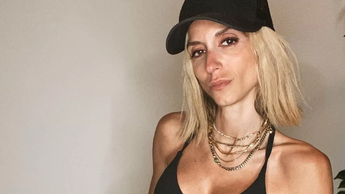 Η συλλογή με σακάκια της Σοφίας Καρβέλα είναι μεγάλη - Πανάκριβοι οίκοι μόδας, όπως Chanel και YSL, πρωταγωνιστούν στην ντουλάπα της