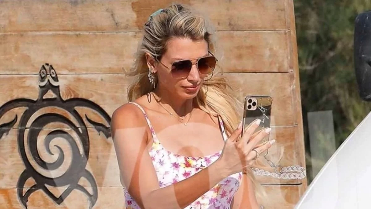 Στιγμές ευτυχίας λίγο πριν γίνει μαμά - Φωτογραφίες της Σπυροπούλου από το εστιατόριο του Σταθοκωστόπουλου στη Βουλιαγμένη