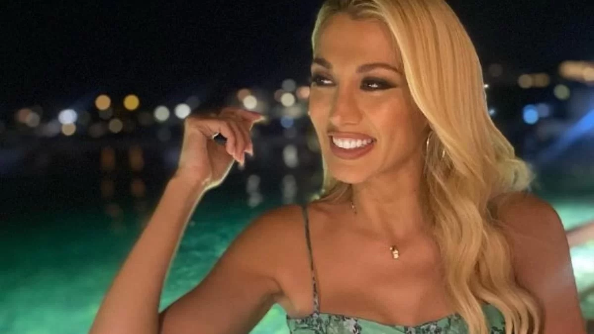 Άρχισε πάλι τα throwback - Συνεχίζει και κρύβει επιμελώς την κοιλίτσα της η Κωνσταντίνα Σπυροπούλου