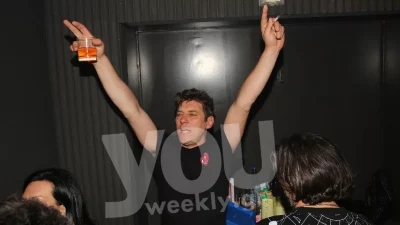 Δεν έχει πατήσει ακόμα τα 50 και κρατιέται κορμάρα - Η εμφάνιση του Γιάννη Στάνκογλου στην παραλία