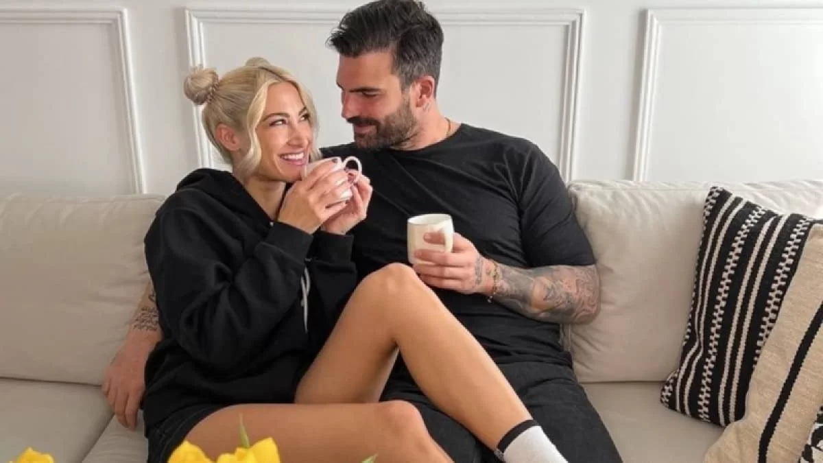 Ημίγυμνος ο Αλεξάνδρου βοηθά την εγκυμονούσα Τούνη με τις δουλειές του σπιτιού - Η ξεκαρδιστική ανάρτηση στο Instagram