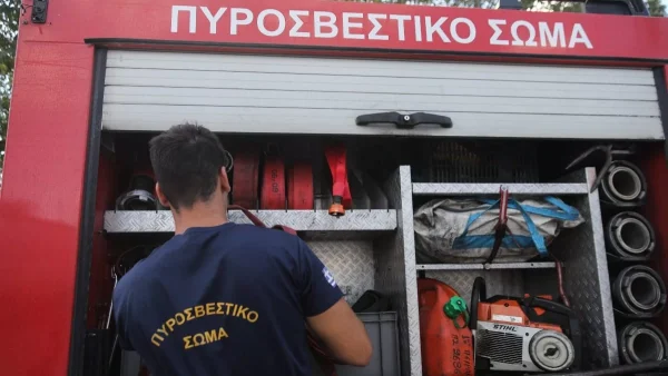 Μήνυμα εκκένωσης από το 112 για τη φωτιά στη Νέα Πέραμο
