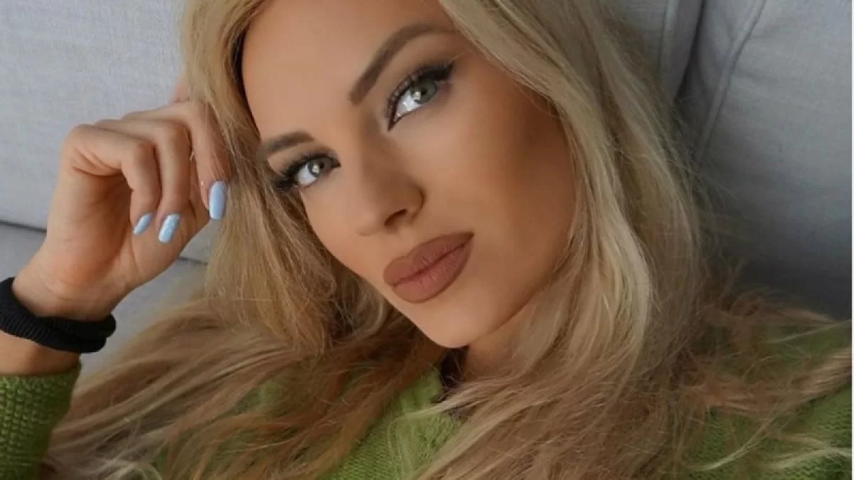 Κοιμόταν δίπλα της σαν ο φύλακας άγγελός της ο Βιτζηλαίος - Το τρυφερό στιγμιότυπο της Τζούλιας Νόβα με τον σύντροφο και την κόρη της