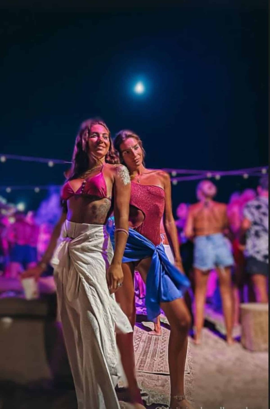 Ευρυδίκη Βαλαβάνη μαγιό έξοδος ποτό