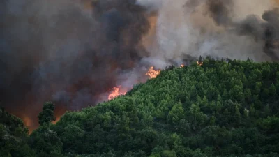 Συνεχίζεται για 12η ημέρα η φωτιά στην Βάλια Κάλντα