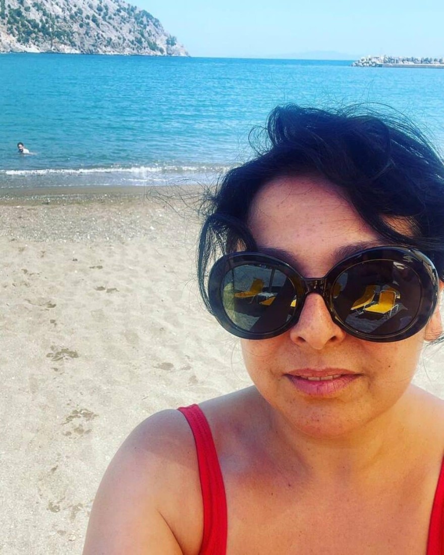 Η Βασιλική Ανδρίτσου στην παραλία