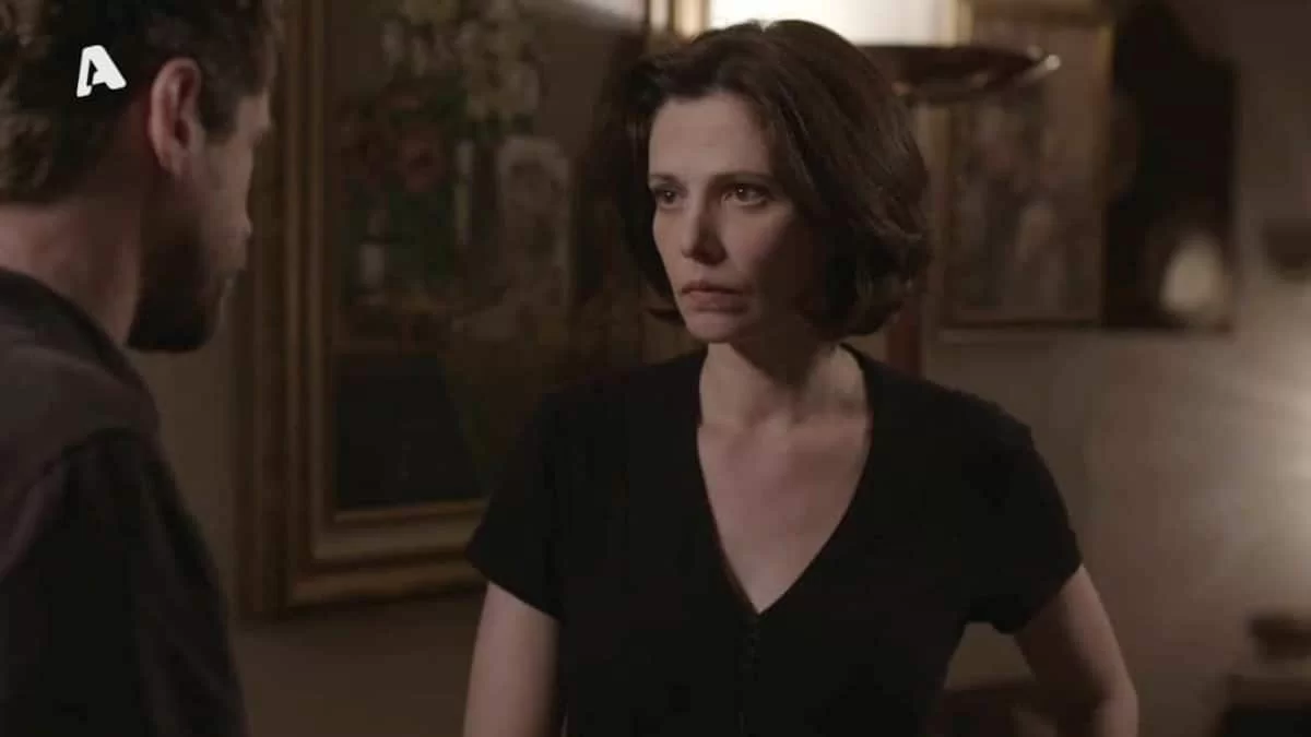 Στον Σασμό φοράει μαύρα, στις διακοπές της κόκκινα - Η Μαριλίτα Λαμπροπούλου με καυτό μπικίνι και χωρίς ρετούς