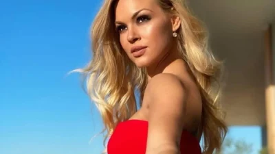 Ανέβασε την θερμοκρασία η Βίκυ Κάβουρα - "Κόλαση" με το μικροσκοπικό μαγιό στην άμμο