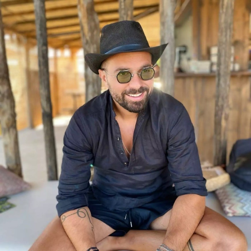 Ο Ηλίας Βρεττός μετρά αντίστροφα για την ημέρα του γάμου του