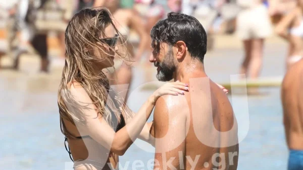 Την ''τσάκωσε'' ο φακός σε παραλία της Μυκόνου - Η πίσω όψη της Βρισηίδας χωρίς φίλτρα