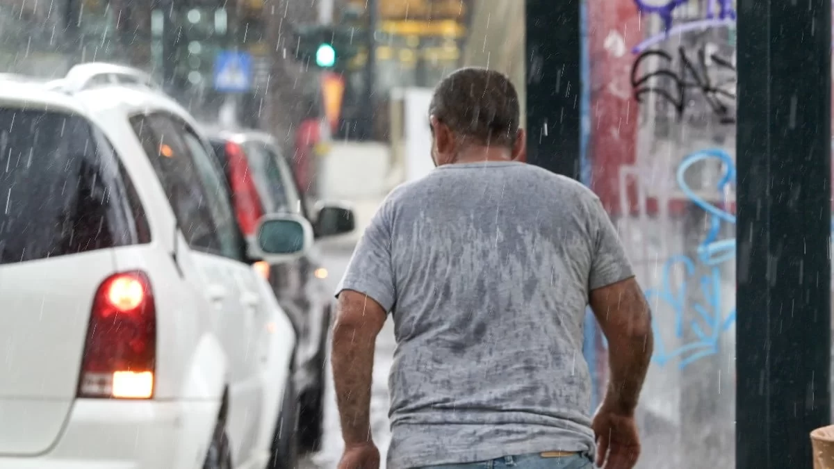 Έκτακτο δελτίο επιδείνωσης καιρού - Πέφτει η θερμοκρασία με ισχυρές βροχές και καταιγίδες