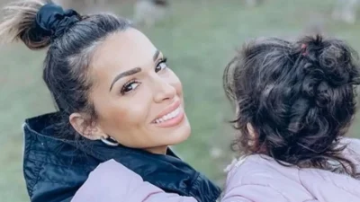 Τη φωτογράφισε στη δύση του ηλίου - Η τρυφερή ανάρτηση της Ελένης Χατζίδου με τη μικρή Μελίτα