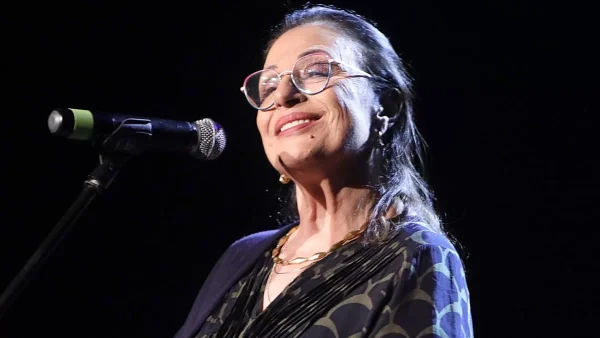 Σήμερα είναι σαν αδέλφια - Αυτός είναι ο πρώτος σύζυγος της Χάρις Αλεξίου με τον οποίο υιοθέτησαν τον Μάνο