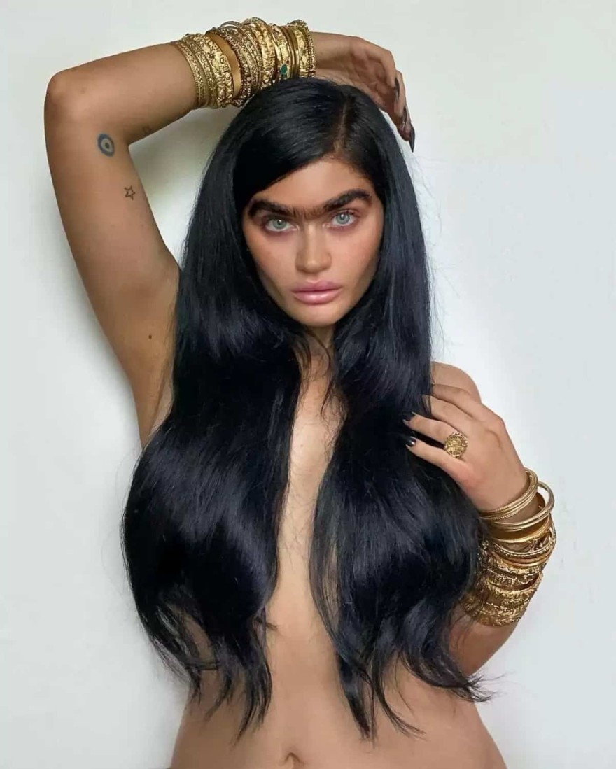 Η γυμνή φωτογράφιση της Σοφίας Χατζηπαντελή