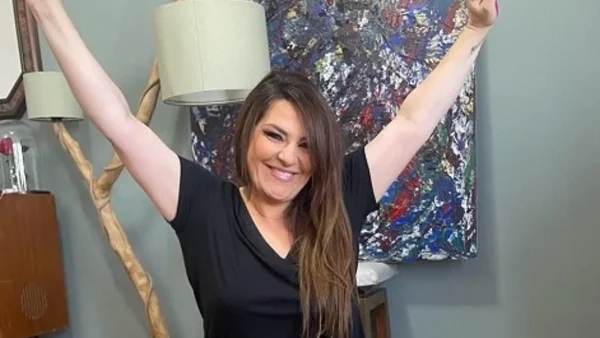 «Και ρυτίδες, και αχτένιστα μαλλιά...» - Η Κατερίνα Ζαρίφη "σπάει" για ακόμη μία φορά τα στερεότυπα