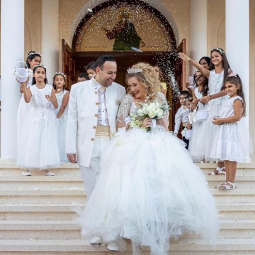 Τα πρώτα λόγια της Ζήση και η επίσημη φωτογραφία από τον γάμο της με τον Μαυρικίου