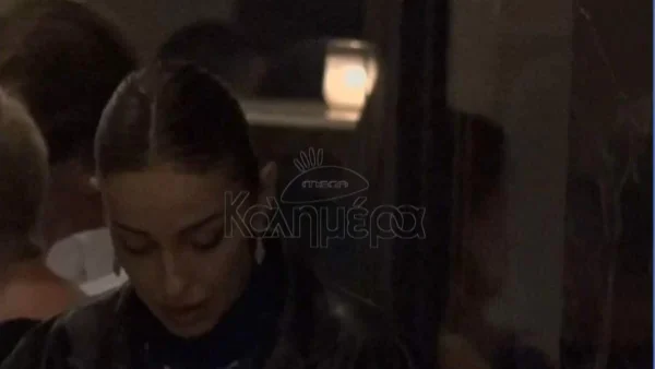 Σε μαγαζί για φαγητό άβαφη και εκνευρισμένη - Η πρώτη δημόσια εμφάνιση της Ελένης Φουρέιρα μετά τις φήμες εγκυμοσύνης