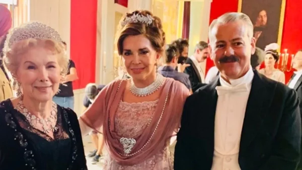 Σμύρνη μου αγαπημένη: «Τι υπέροχη αισθητική που έχει αυτή η ταινία» - Αποθεώθηκε στην πρεμιέρα από το Twitter