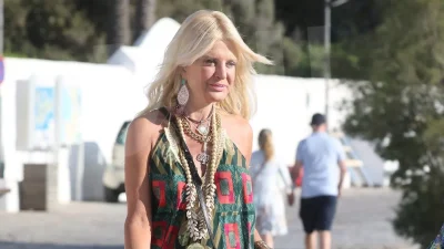 Πρέπει να την κοιτούσε όλη η παραλία - Οι πόζες της Μαρίνας Πατούλη με μπικίνι χωρίς ίχνος ρετούς