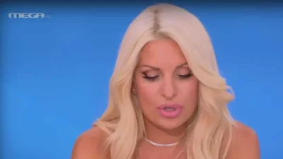 "Θέλω να μου πείτε ποιος έκανε..." - H ενόχληση της Μενεγάκη και η παρατήρηση στους συνεργάτες της