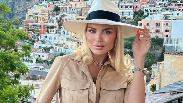 2.800 ευρώ κοστίζει η personalized τσάντα της Αλεξάνδρας Παναγιώταρου στην Ιταλία - Η εμφάνιση της με μαγιό, τράβηξε όλα τα βλέμματα