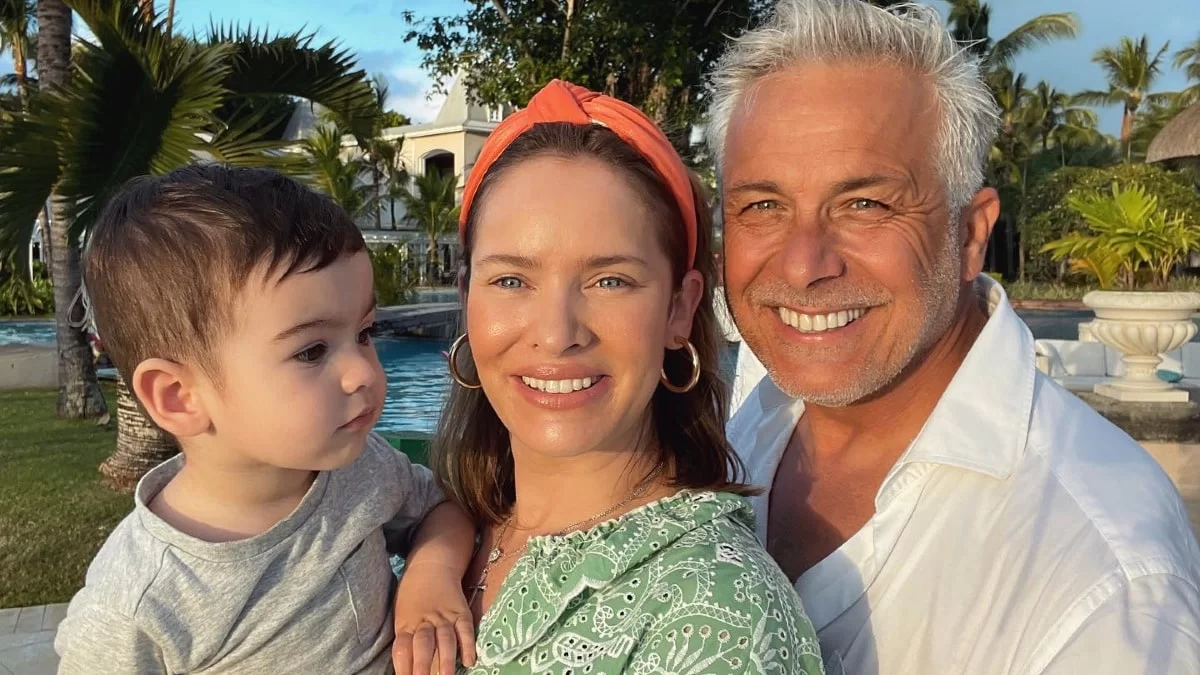 Flashback: Αδημοσίευτες φωτογραφίες του γάμου, της Ανίτας Μπραντ και του Χάρη Χριστόπουλου - Το υπέρλαμπρο νυφικό της