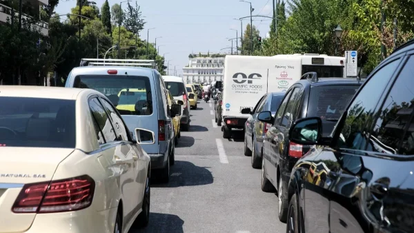 Σοκ με την σπείρα που δρα στα φανάρια της Πέτρου Ράλλη - Με αυτό το κόλπο εξαπατούν τους οδηγούς