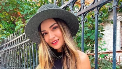 Με ξύλινη κουζίνα και μεγάλο χτιστό τζάκι - Το εντυπωσιακό σπίτι της Αποστολίας Ζώη στην Κηφισιά