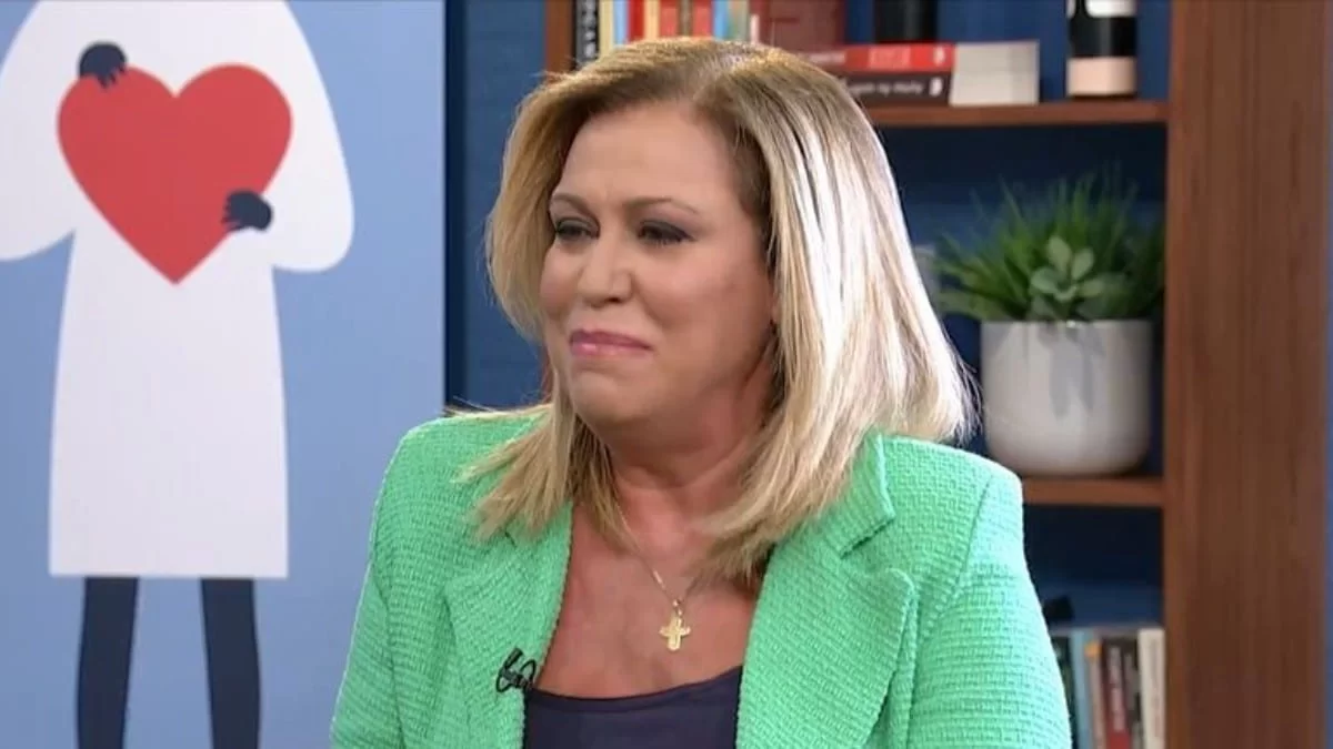 «Χρειάστηκε να κλείσω τα αυτιά μου» - Τα ακραία σκηνικά ρατσισμού που έχει δεχθεί η Άρια Αγάτσα στον δημοσιογραφικό χώρο