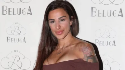 Παντρεύεται με άκρως αποκαλυπτικό νυφικό η Αθηνά Ευμορφιάδη - Αναλυτικά όσοι θα παρευρεθούν