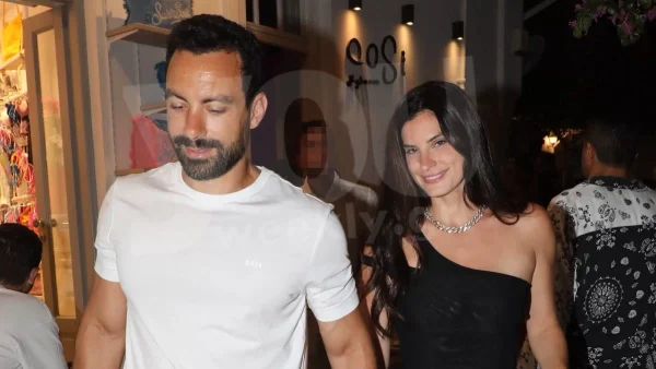 Χριστίνα Μπόμπα - Σάκης Τανιμανίδης: Στο φως σπάνιες φωτογραφίες από την βάφτιση των δίδυμων κοριτσιών στη Μύκονο