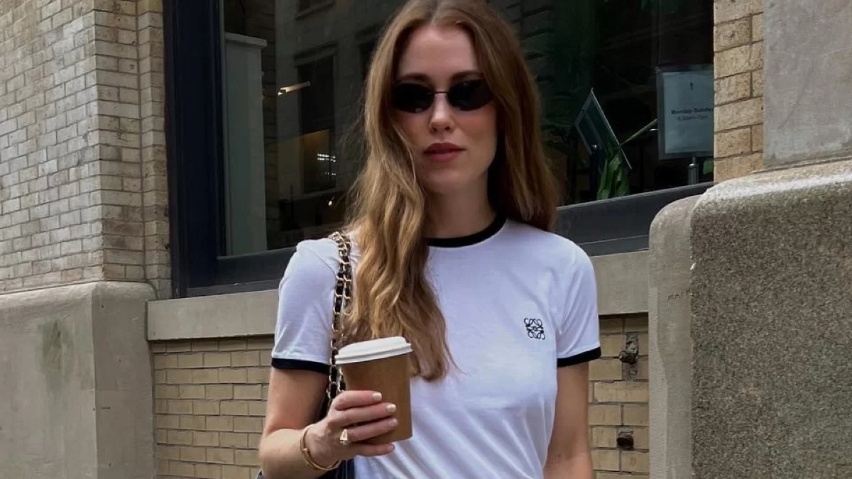 Αυτός είναι ο πιο σικάτος και safe τρόπος να συνδυάσεις το t-shirt και το πουκάμισο σου το φετινό φθινόπωρο