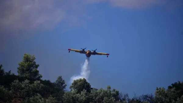Φωτιά τώρα στο Μάνεσι Καλαβρύτων - Σηκώθηκαν δύο ελικόπτερα