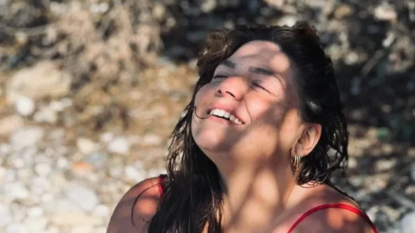 «Στο σκοτάδι, η απάντηση είναι πάντα...» - Η όλο νόημα ανάρτηση της Δανάης Μπάρκα μία ανάσα πριν την πρεμιέρα