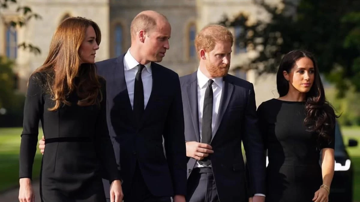 Ερωτηματικά με τη φωτογραφία Κέιτ, Ουίλιαμ, Χάρι και Μέγκαν - Τα δύο επικρατέστερα σενάρια γύρω από τη σπάνια εμφάνιση