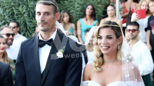 Καλοντυμένες και κακοντυμένες στο γάμο της Σταυρούλας Χρυσαείδη και του Παναγιώτη Τριβυζά