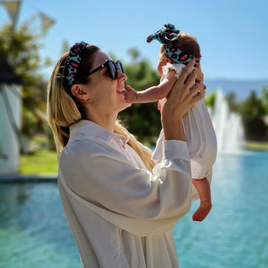 Η ανάρτηση της Μαντώς Γαστεράτου για τη συμπλήρωση του ενός μήνα της κόρης της