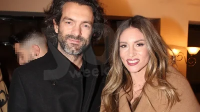 Τα "καυτά" φιλιά από το ταξίδι στο Κάπρι - "Λιώνει" στο πλευρό του Φίλιππου Μιχόπουλου η Αθηνά Οικονομάκου