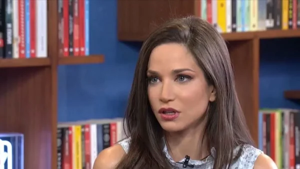 «Στούντιο 4»: "Λύγισε" η Κατερίνα Γερονικολού στον αέρα της ΕΡΤ - «Δεν υπάρχει περίπτωση να τον ξεχάσω»