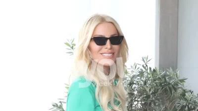 Χαμογελάει και αφήνει πίσω τα παλιά - Αποκλειστικές φωτογραφίες της Καινούργιου με τους νέους της συνεργάτες